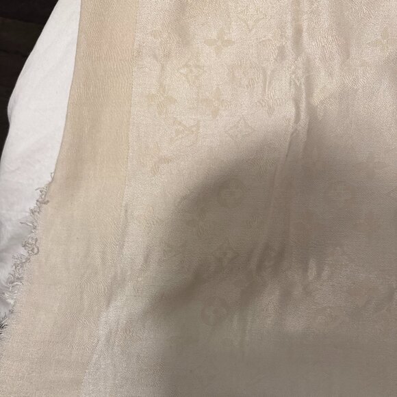 Authentic Louis Vuitton monogram cream scarf - Picture 5 of 7